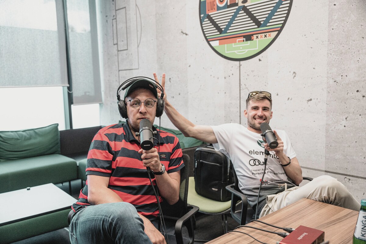 Robert Wilkowiecki recording a podcast